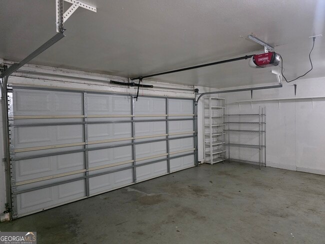 Building Photo - 310 W 5th St