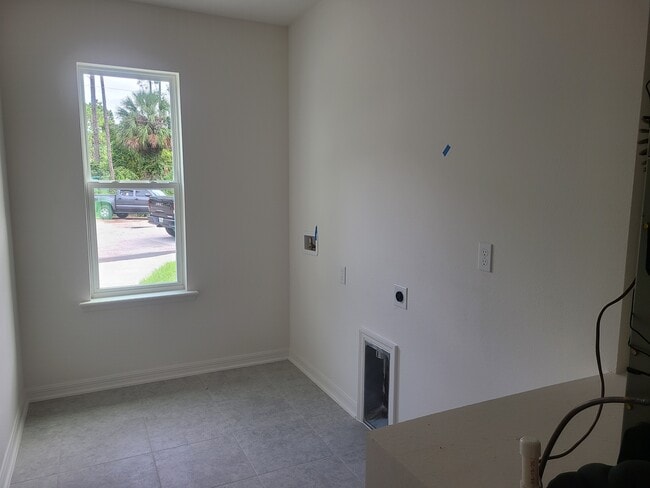 Building Photo - 61 Rickenbacker Dr