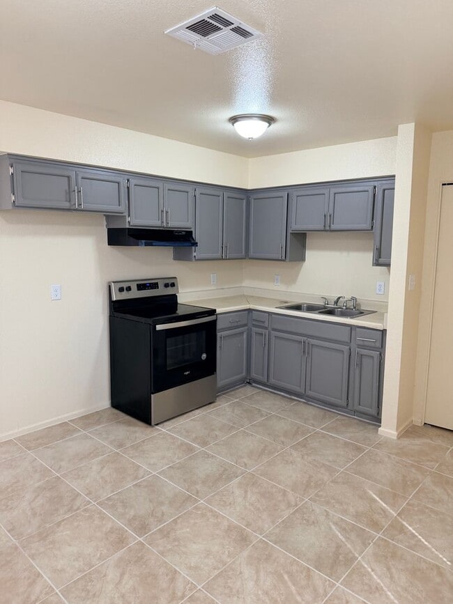 Building Photo - Ready to move in 3 bedroom San Luis Home