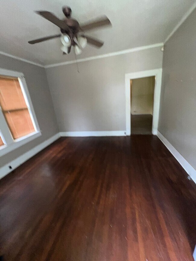 Building Photo - 2549 Quinton St