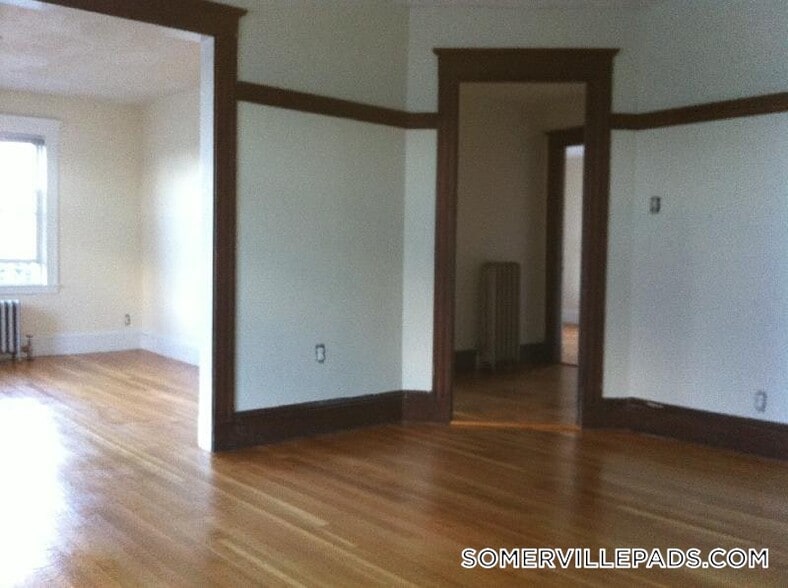 Building Photo - 18 Bond St