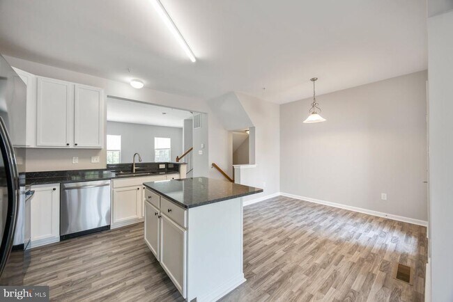 Building Photo - 947 Chase Walk