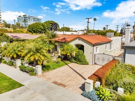 Building Photo - 326 N Doheny Dr