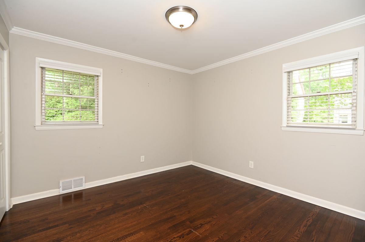 Building Photo - 2260 Pinecliff Dr NE