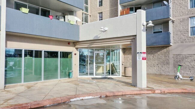 Building Photo - 601 W 11th Ave