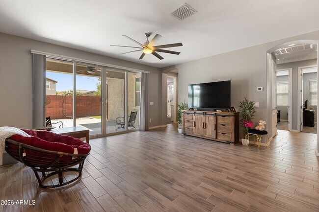Building Photo - 3859 E Welton Ln