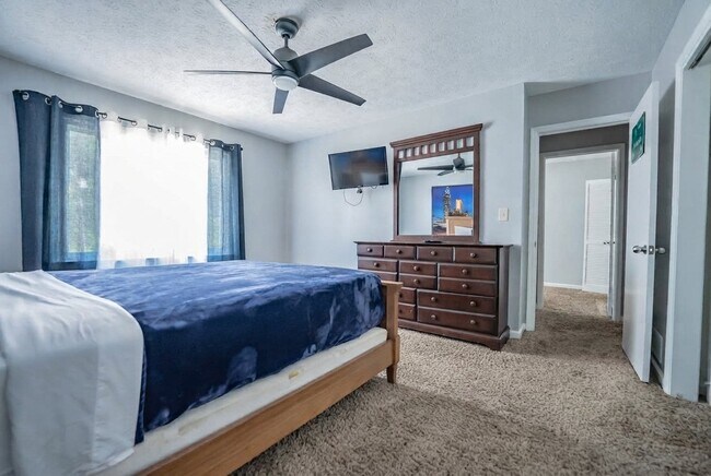 Building Photo - 725 Swamp Creek Dr