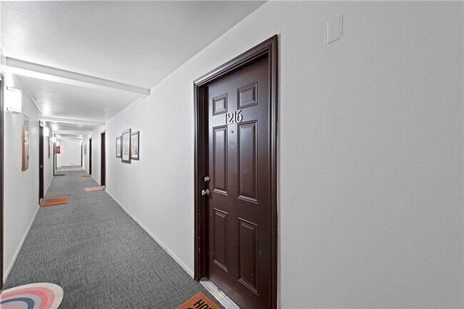 Building Photo - AVAILABLE NOW: 1 BR / 1 BA - Heart of Soco - SS Appliances - Minutes from DT