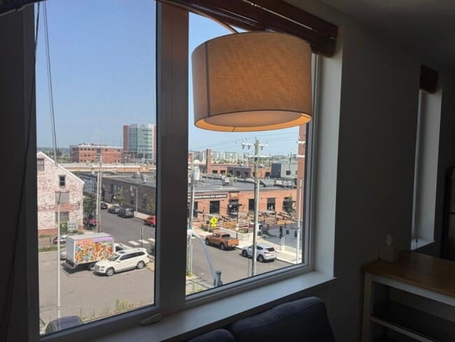 Building Photo - 1BR/1BA Furnished Condo Available Now!!! Great Portland Location!!!