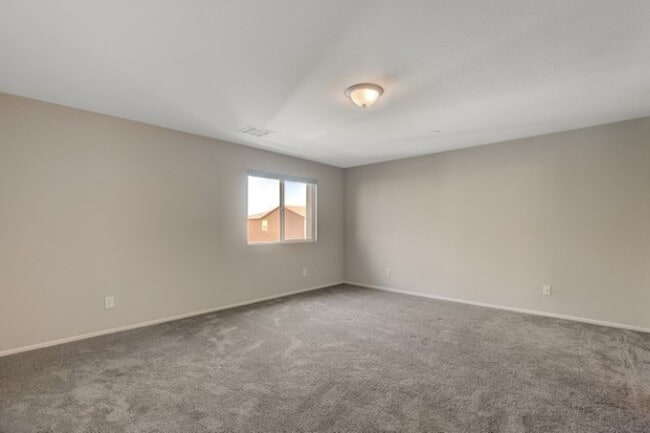 Building Photo - Don't miss this Top Notch 4 Bedroom, Beaut...
