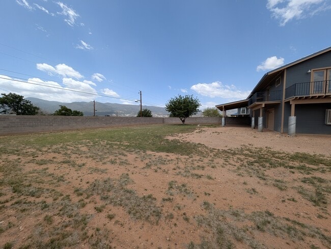 Building Photo - 1737 S Murdock Rd