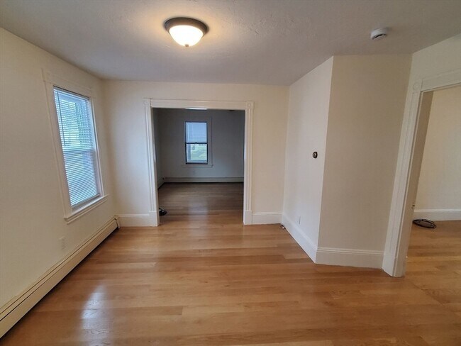 Building Photo - 40 Pine St