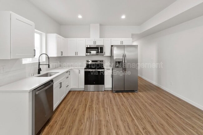 Building Photo - 2715 E Columbia Ave