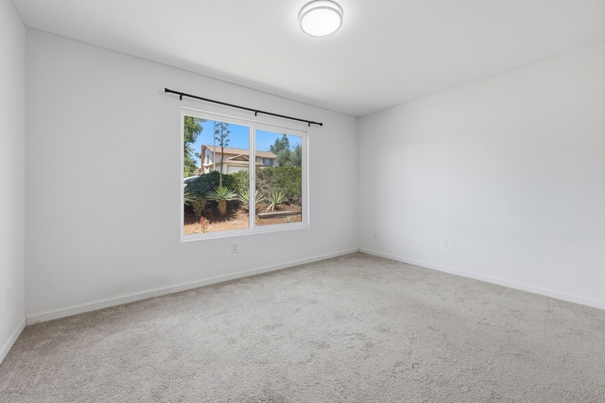 Building Photo - 14545 Hillndale Way