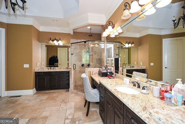 Building Photo - 2210 Spalding Dr