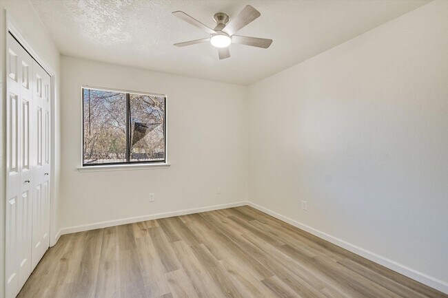 Building Photo - 1402 Waterloo Tr