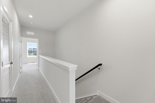 Building Photo - 16130 Hyde Pk Pl