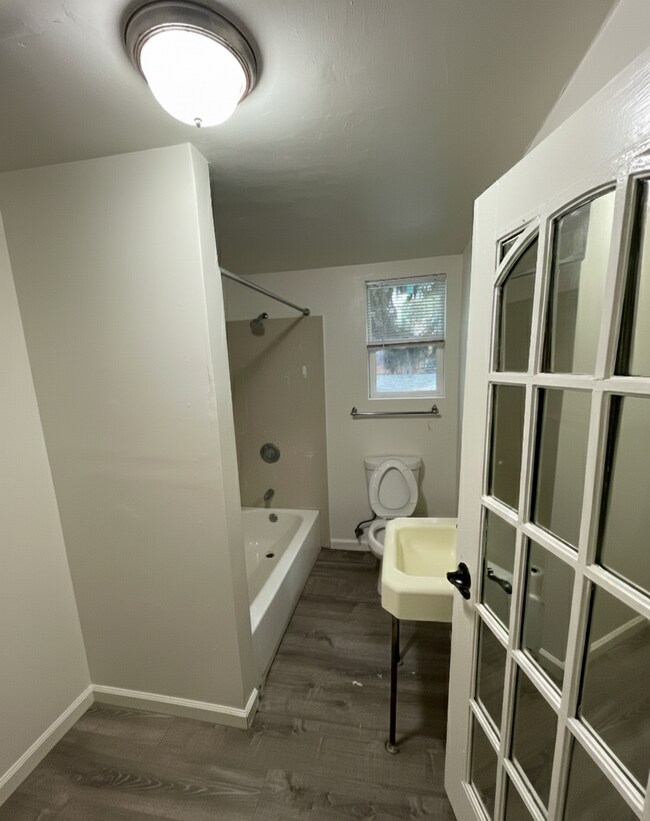 Building Photo - 840 E Brown Ave