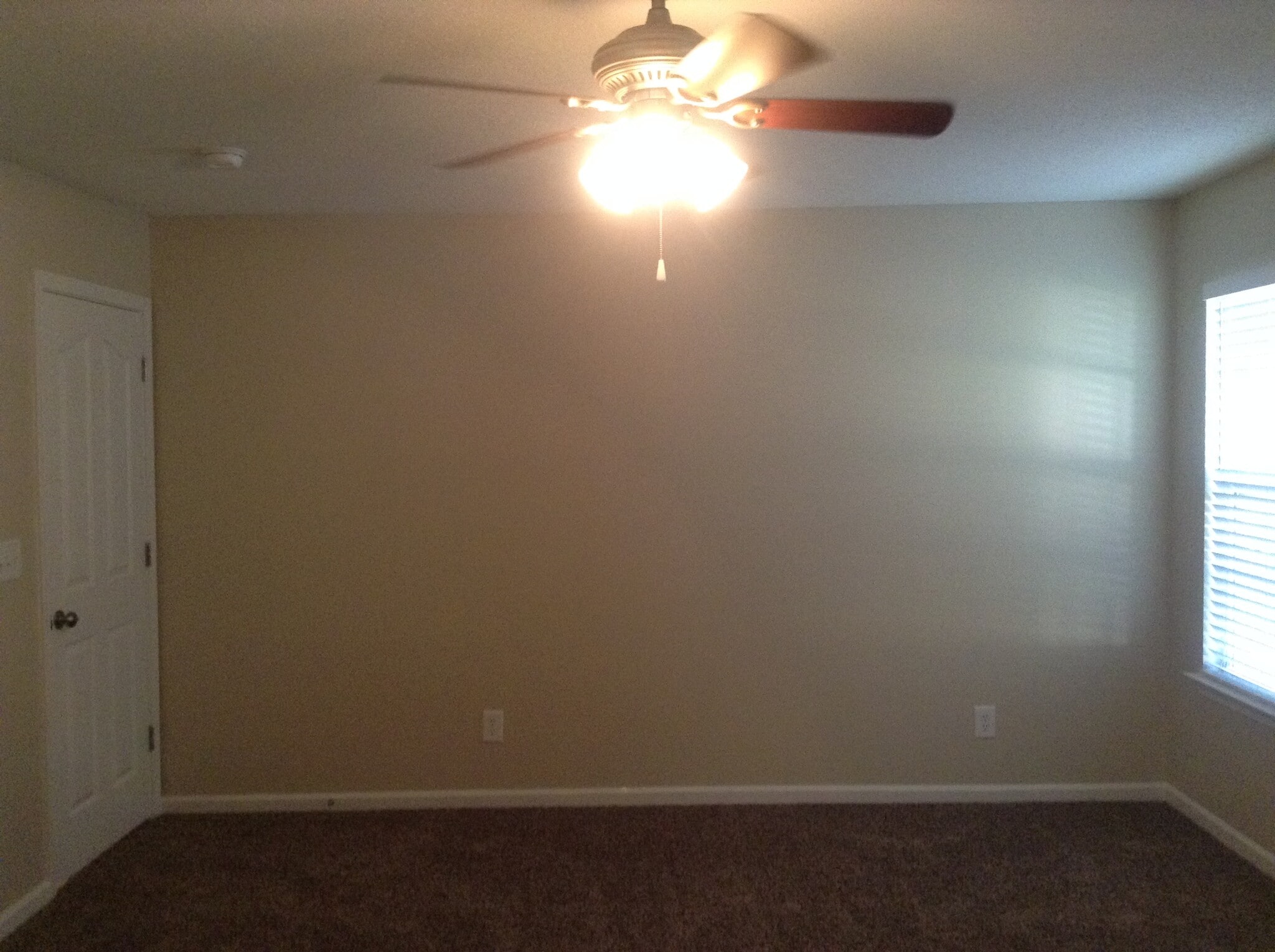 Building Photo - 1919 Sunset Village Dr