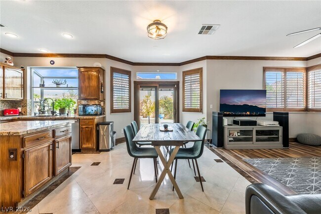 Building Photo - 9248 Evergreen Canyon Dr