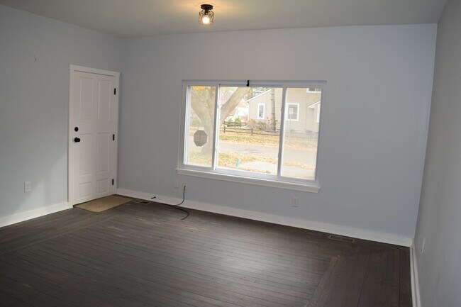 Building Photo - 315 Voorheis St