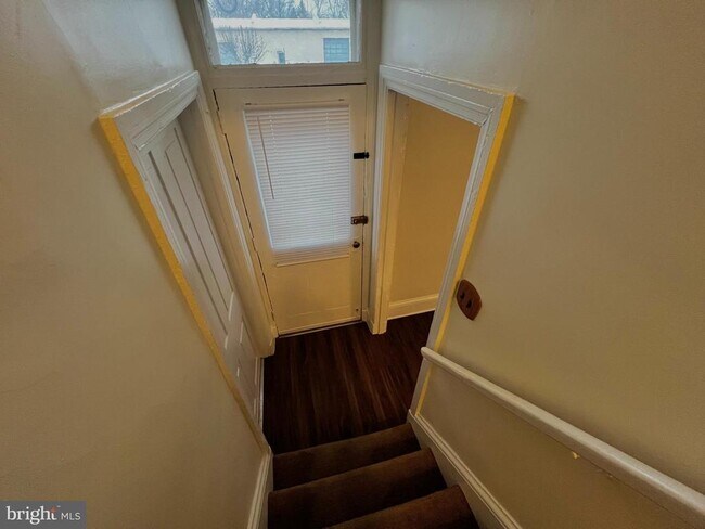 Building Photo - 66 Market St