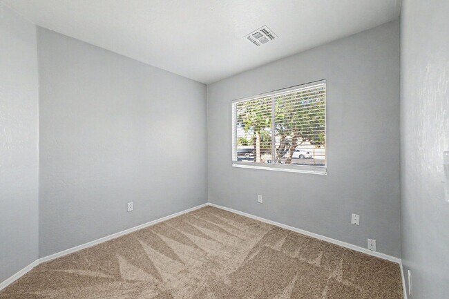 Building Photo - 14718 N 154th Ln
