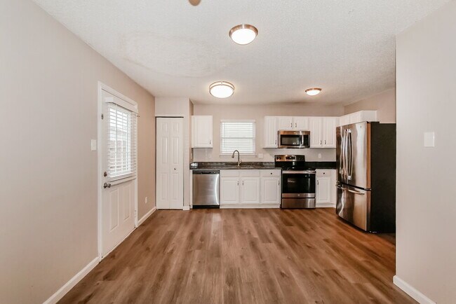 Building Photo - 2014 Dutch Elm Dr