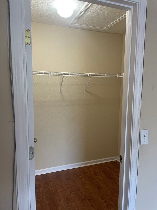 Building Photo - 2/2 Condo In Oakleaf Plantation!