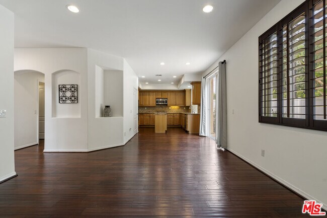 Building Photo - 14321 Hortense St