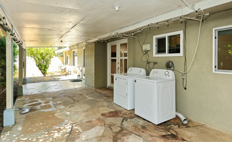 Building Photo - 526 N Emerald Dr