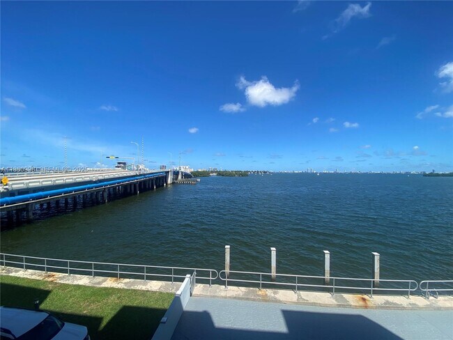 Building Photo - 7899 NE Bayshore Ct