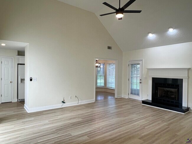 Building Photo - 134 Stone Brooke Dr