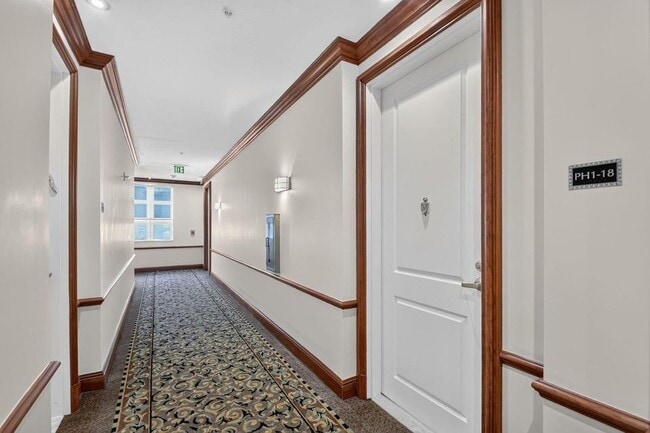 Building Photo - 403 S Sapodilla Ave
