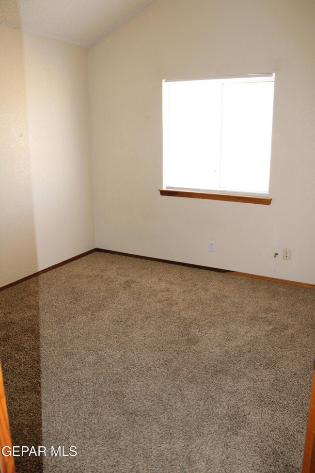 Building Photo - 704 Springfire Dr