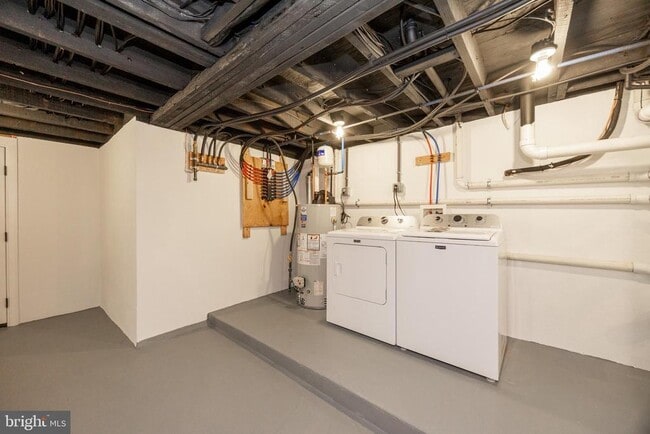 Building Photo - 559 A St
