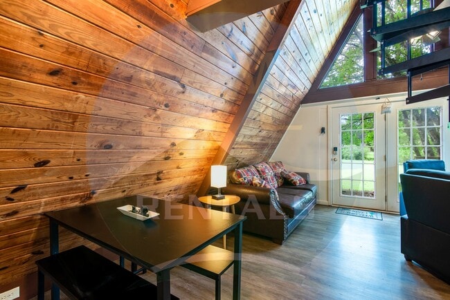Building Photo - Charming 3 Bedroom 1 Bath A-Frame home loc...
