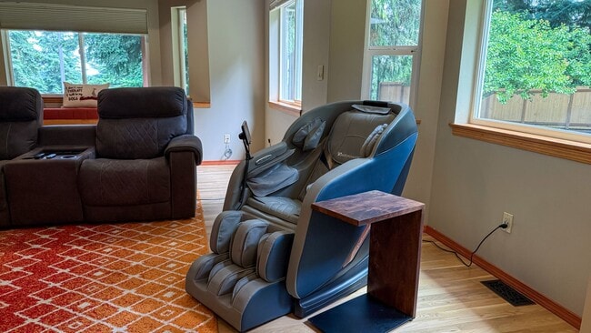 Building Photo - Fun, furnished home in a woodsy setting. 6...