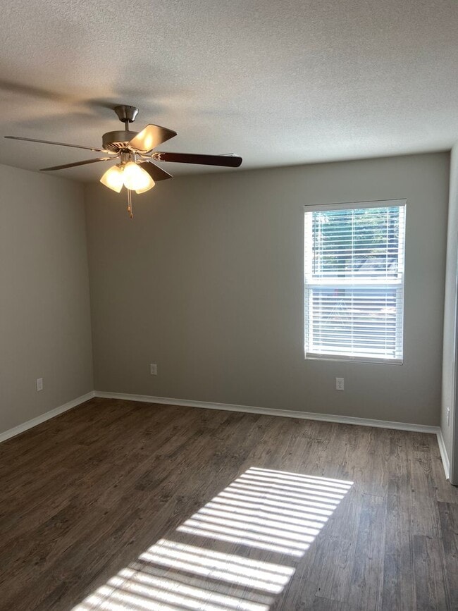 Building Photo - 2612 Grand Ln