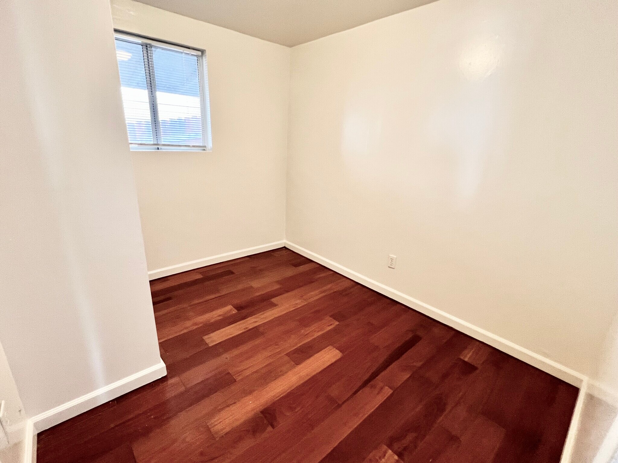 Building Photo - 451 27th St