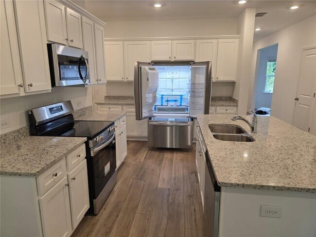 Building Photo - 372 Red Dragon Dr