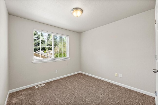 Building Photo - Updated 3 Bed Home for Rent in Lacey | Vau...