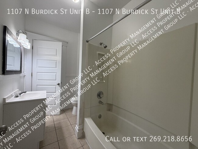 Building Photo - 1107 N Burdick St