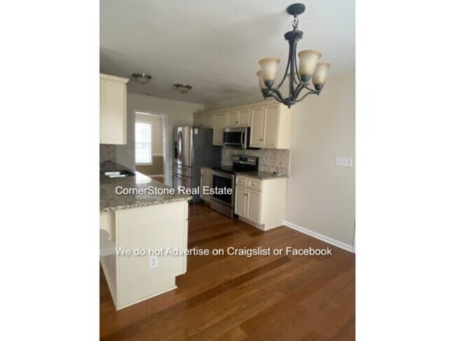 Building Photo - 50 Breezewood Dr