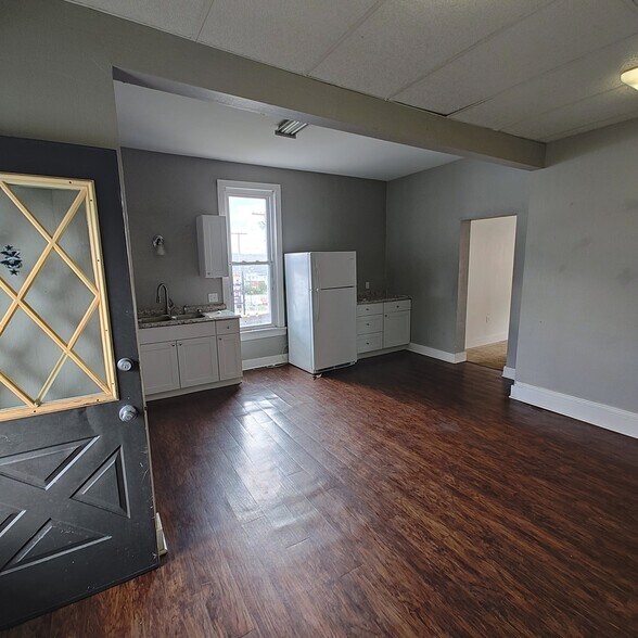 Building Photo - 509 S Main St