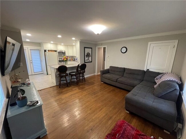 Building Photo - 737 Sunnybrook Dr