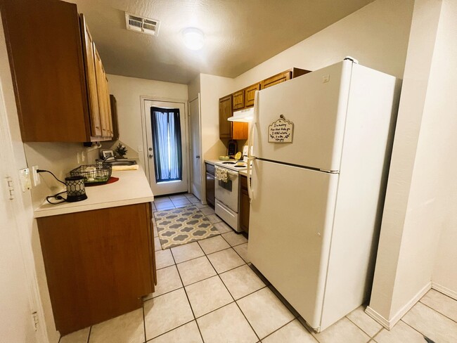 Building Photo - 9200 Snowberry Dr