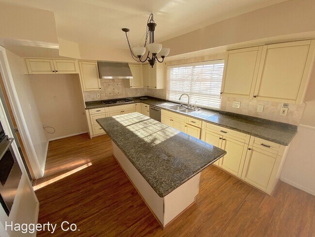 Building Photo - 3 br, 3 bath House - 5809 Vista Clara