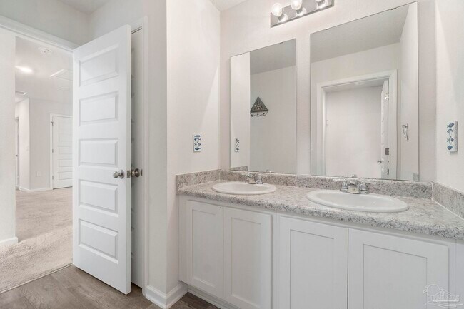 Building Photo - 10609 Queens Gate Cir