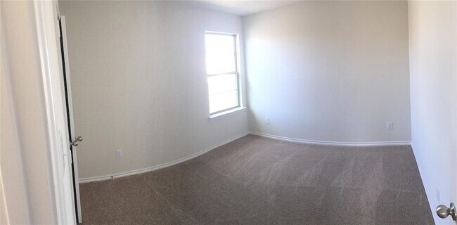 Building Photo - 1516 Chama Dr